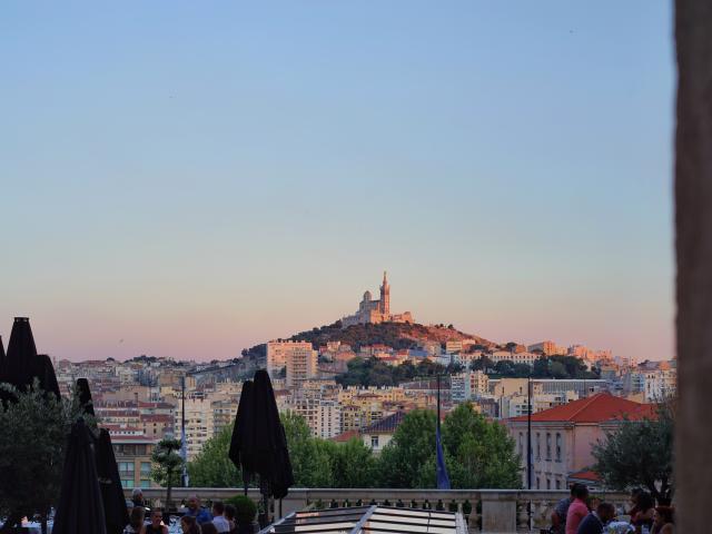 Vieux port vue sur notre dame de la garde